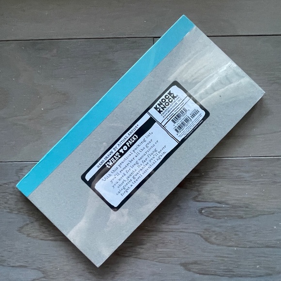 NWT Get Out of Town Bundle: Travel Pouch, Skincare Minis, Packing Guide - Picture 3 of 12